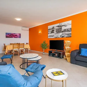 Two Bedroom - 110m2, Ac, Terrace, Wi-fi Apartment